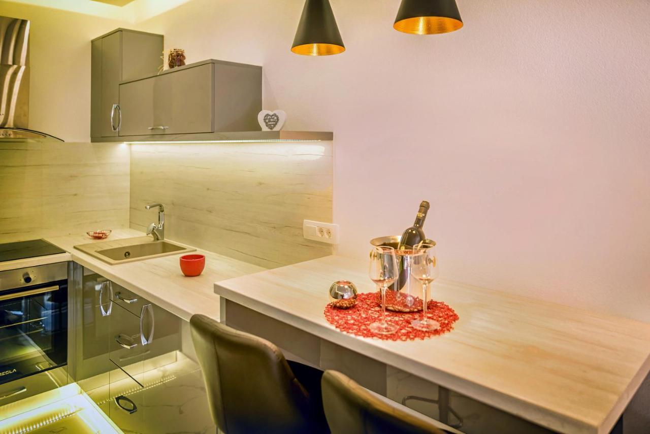 Apartments Vujicic Тиват Экстерьер фото